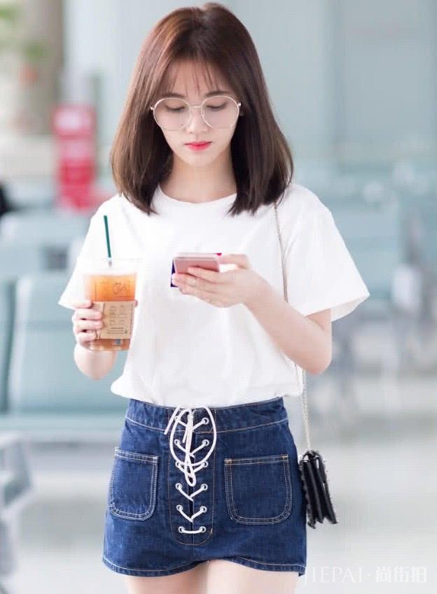 鞠婧祎把卫衣当连衣裙穿，人美怎么搭配都好看！