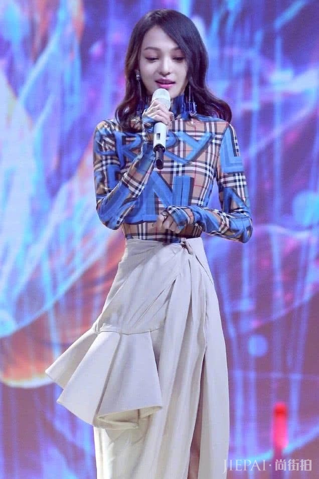 张韶涵居然穿“马赛克”?意外得出“巴掌腰”,和头围差不多大!