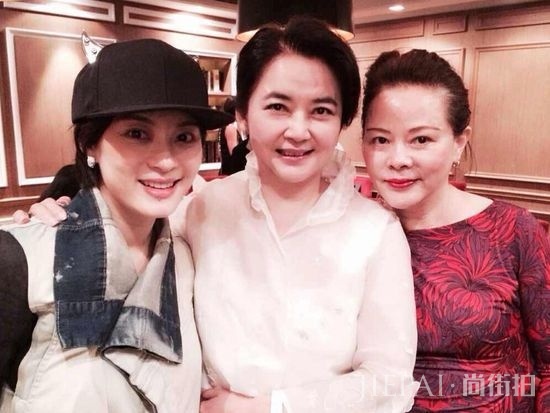 83经典版《射雕》穆念慈拍戏烧伤 面部伤明显