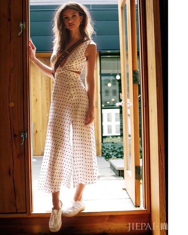 图片来源:Insgragam 最会穿的大胸妹子了解一下!这身材连女生都脸红