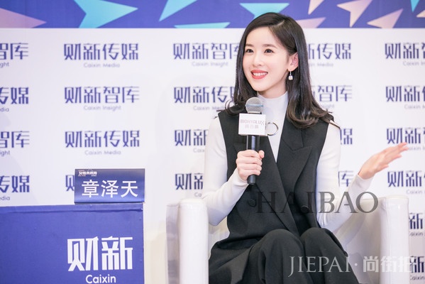 奶茶妹妹章泽天不仅人生开挂,衣品也从小土妹一跃成白富美?