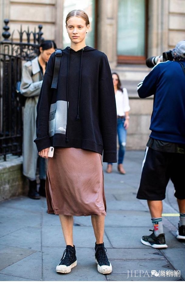 欧美街拍 看麻豆下班后的休闲穿搭