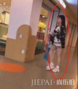 甜馨在这个夏天经历了什么?又双叒叕黑出了新高度!