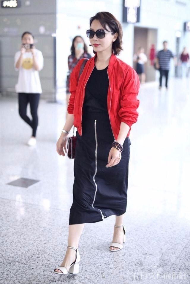 陈数身材真“魔性”，穿裙子腿很短，穿上裤子身材却很好！