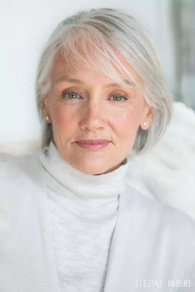 49岁才出道的超模 | 美人迟暮才是最高级的性感