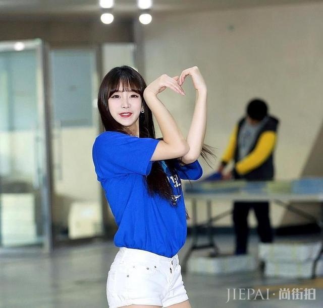 韩国美女棒球啦啦队长惊艳亮相!网友惊叹:天使面孔+魔鬼身材