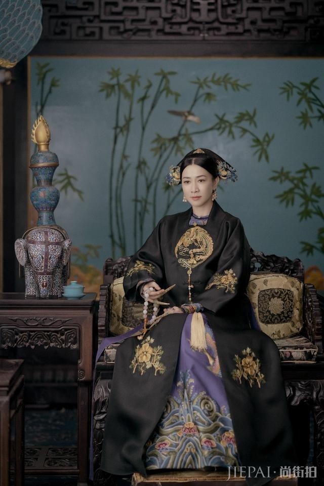 佘诗曼实力演技爆棚 为反派洗掉烟熏眼