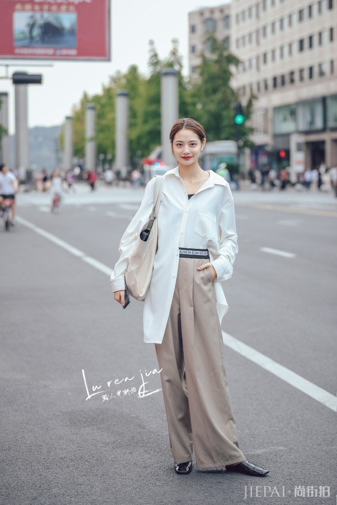 国内街拍 秋季街头连衣裙穿出好心情！