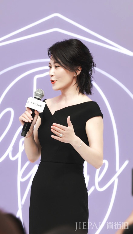 47岁俞飞鸿近照曝光  肤白貌美被赞逆生长