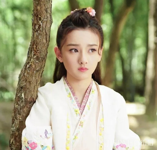 宋祖儿闭门不出 尴尬刘海整一下就好