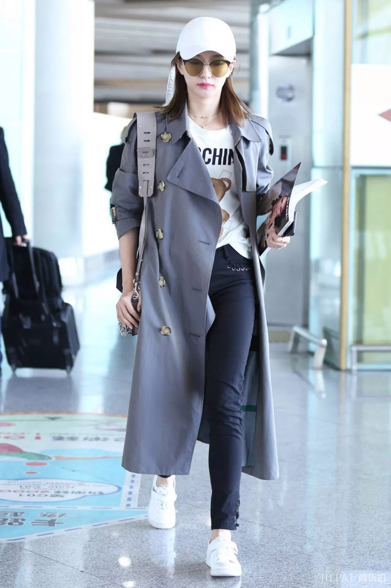 2018秋冬,外套里面穿这四件上衣就够了!