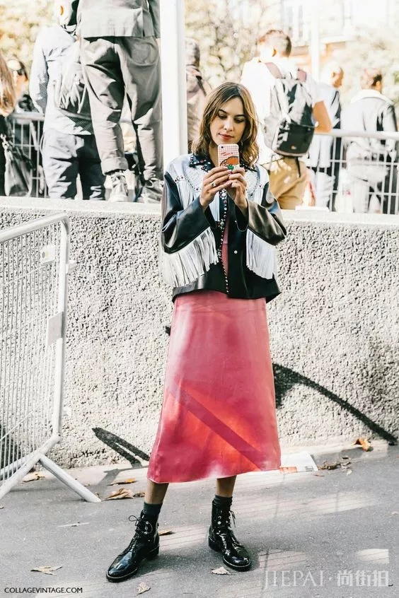 欧美街拍 潮人用皮衣支撑起整个秋天气场