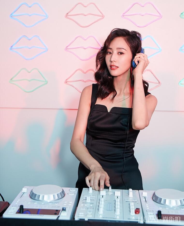 张钧甯在《如懿传》中成“另类”,没想到衣品也是一股清流!