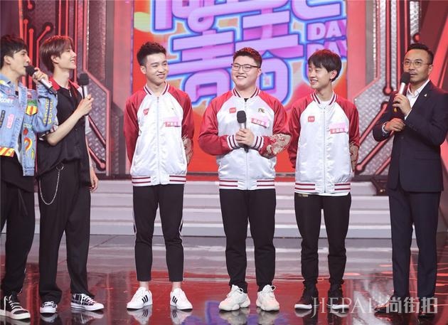 “流星”撞“火箭”?英雄联盟七周年有大事发生