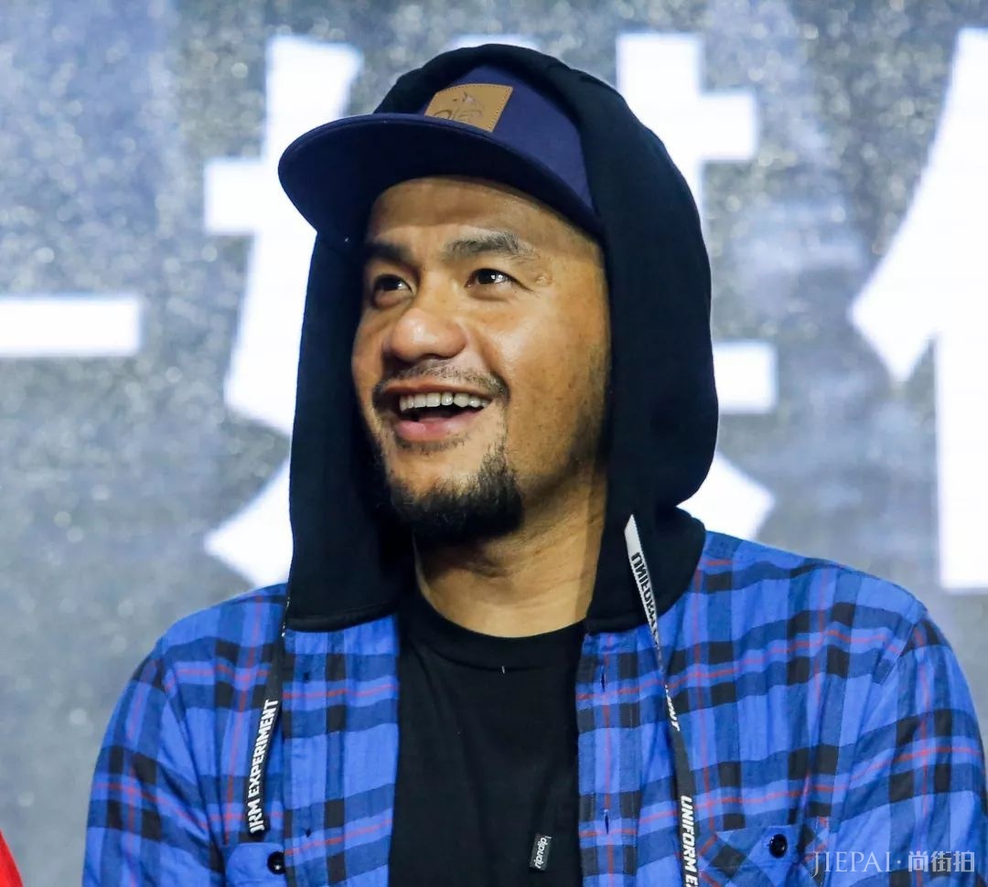 张震岳发文做爸爸 网友却关注的是:啥时候结婚呢?