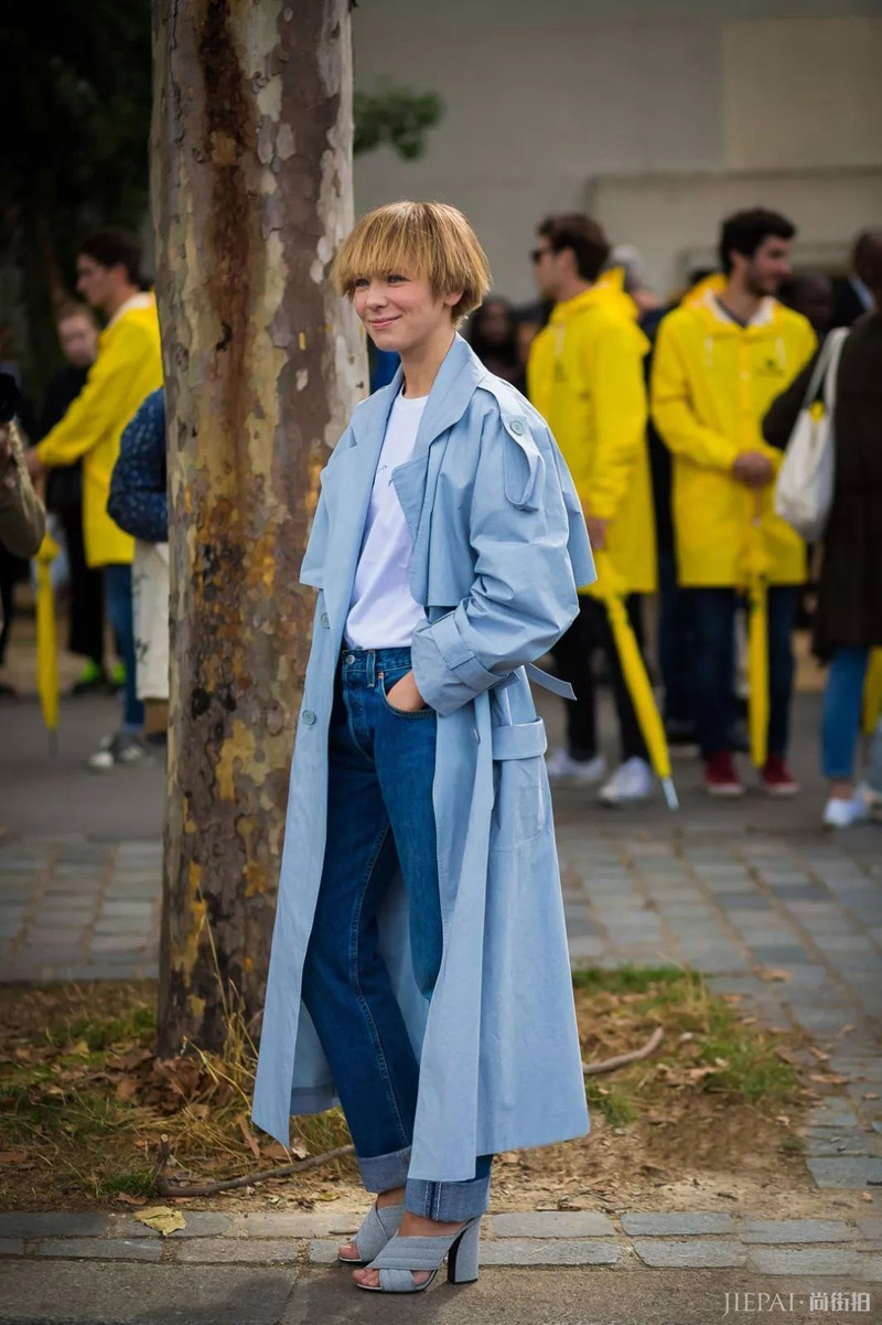 2018秋冬,外套里面穿这四件上衣就够了!