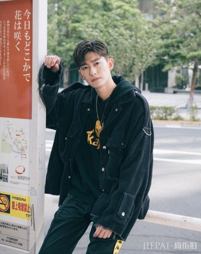 张翰分手后风格差太多 穿运动装清新帅气