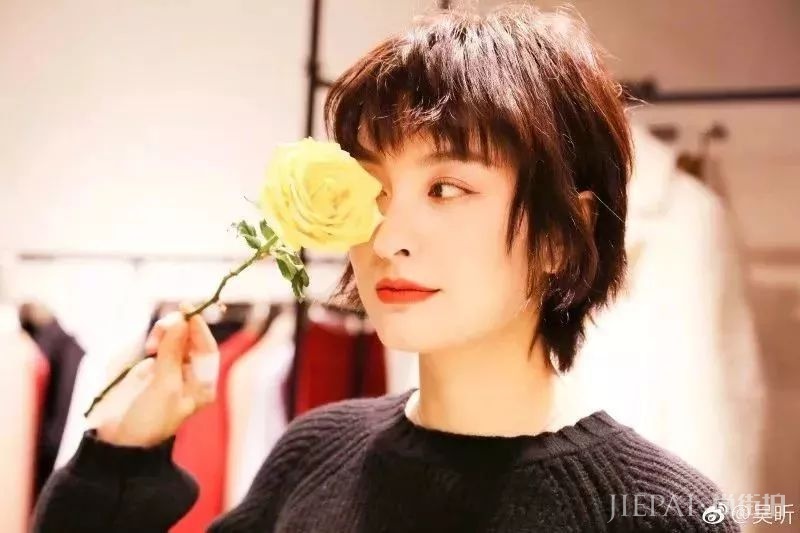 短发风已过，肩上1cm的发型才是当下最火的！