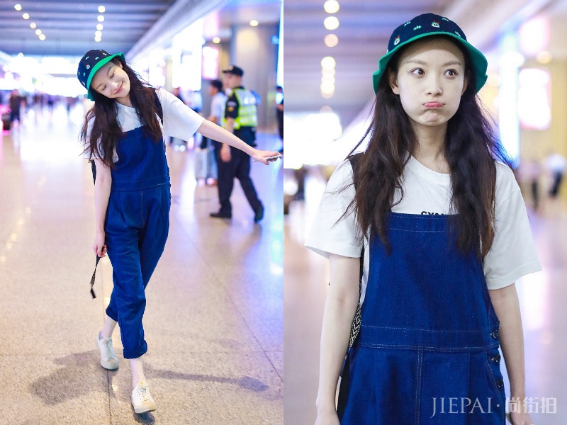 倪妮街拍换风格了?背带裤穿得太俏皮了,搭配双肩包清甜似学生!