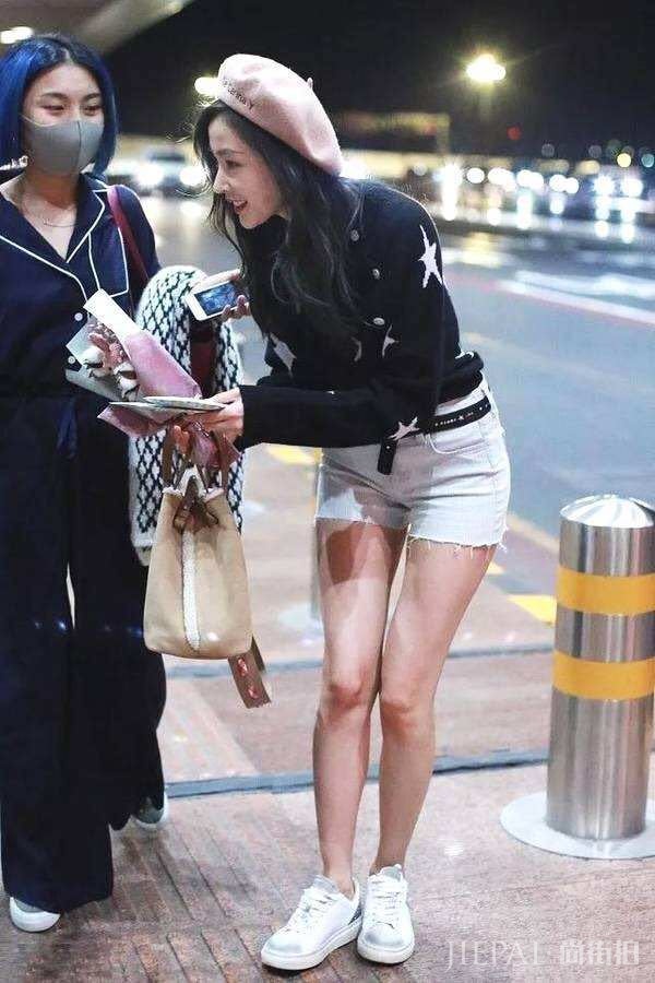 奶茶妹妹章泽天穿衣真的挺时尚,各种款式设计穿这个女生身上真美