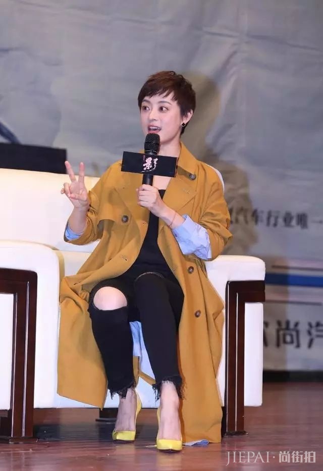 孙俪穿衣搭配鞋子和衣服基本一个色,百搭不出错!