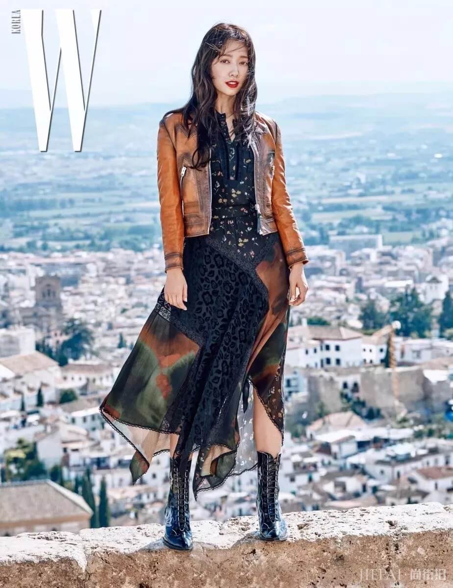 温暖、优雅又亮眼！佟丽娅穿它气质升级，也太惊艳了吧？！