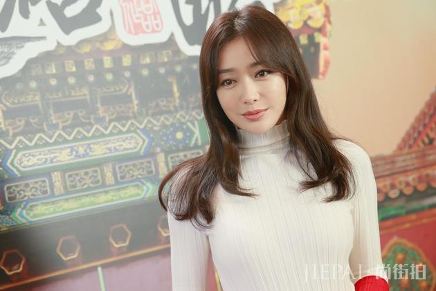 “皇后”秦岚想脱单：到我这年纪就不要太挑剔了