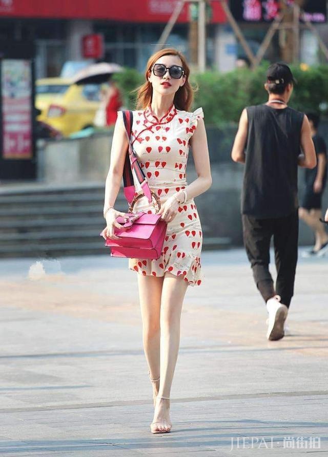 国内街拍 小姐姐韵味十足，女神范十足！