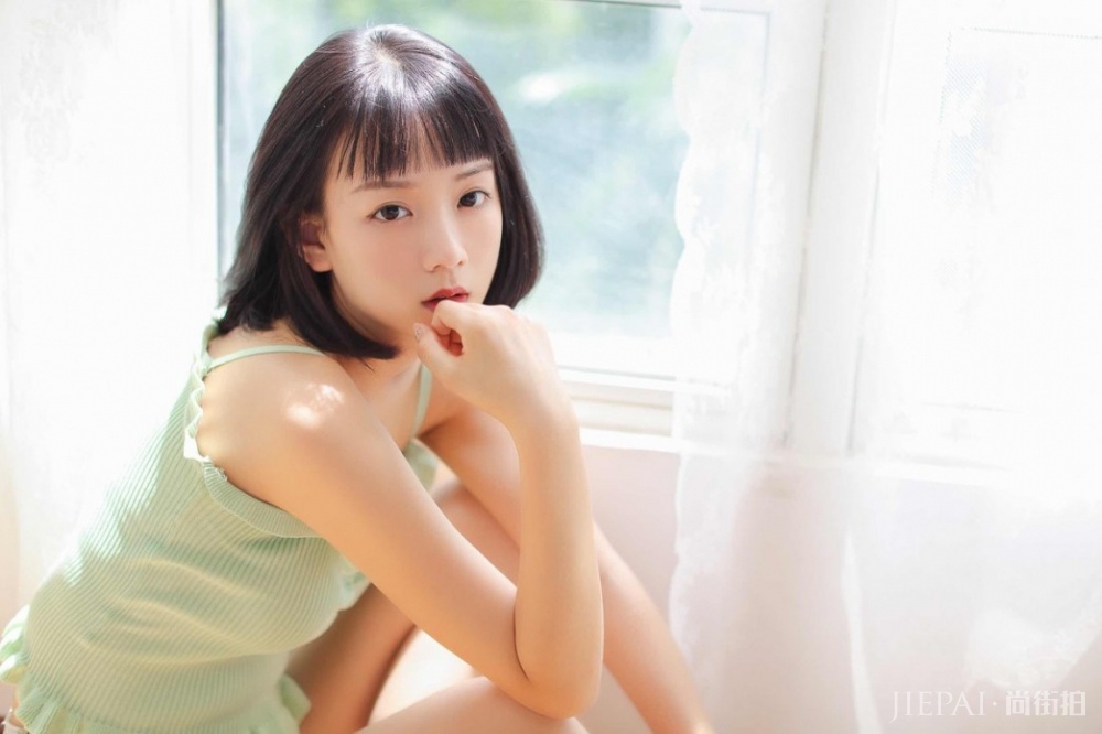 短发美女活力火辣 热裤美眉好身材写真