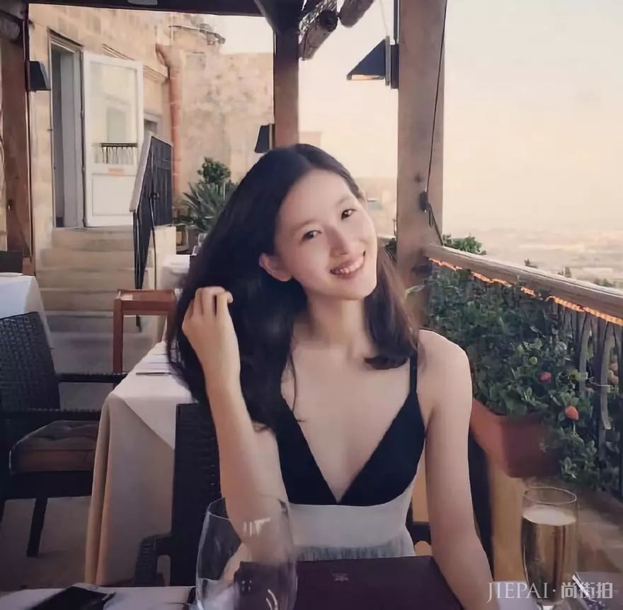 章泽天被绿,但衣品还是红!小个子学她挑衣,千万不要学她挑人!