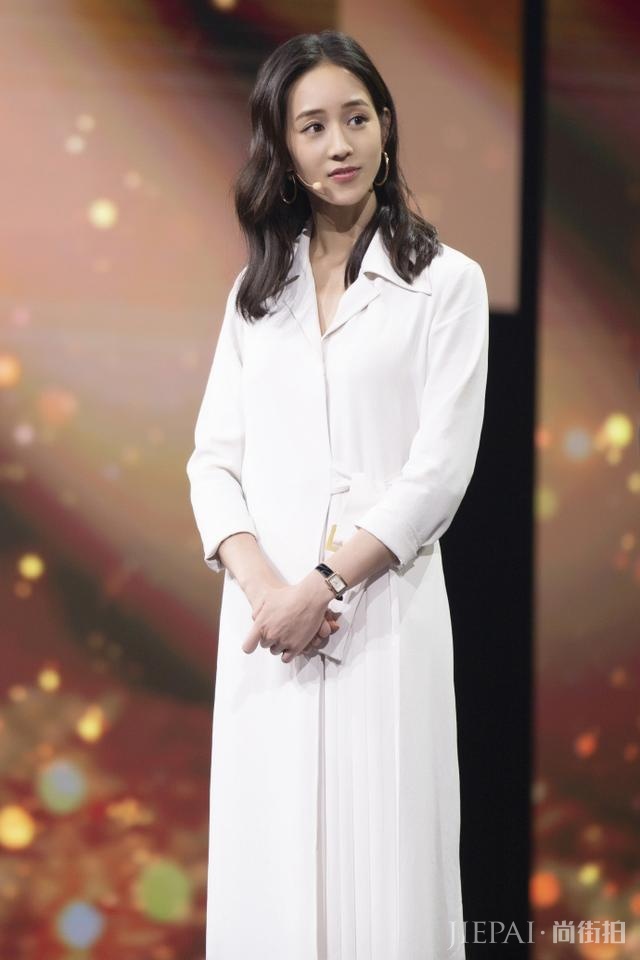 张钧甯太会穿衣 一件白裙秒杀模特