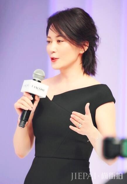 47岁俞飞鸿近照曝光  肤白貌美被赞逆生长