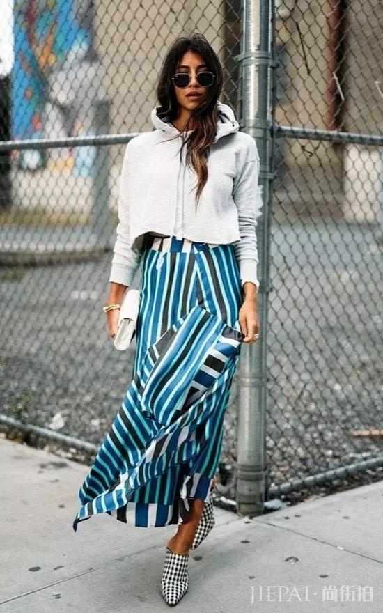 卫衣+裙子 秋天穿衣打扮的王炸组合！
