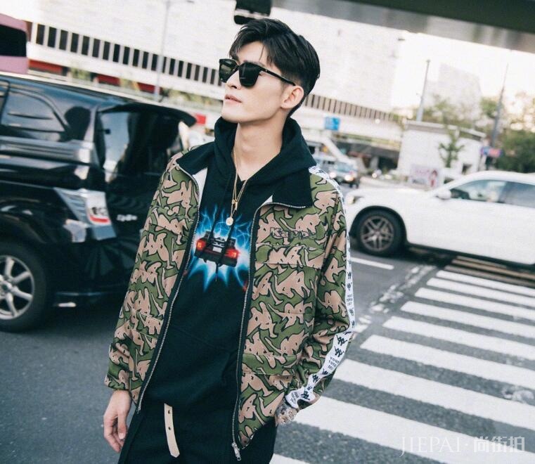 张翰分手后风格差太多 穿运动装清新帅气