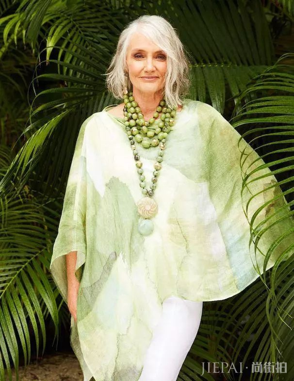 49岁才出道的超模 | 美人迟暮才是最高级的性感