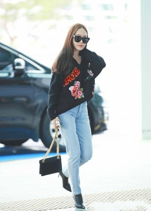 孙怡穿黑毛衣,郑秀妍都需要靠边站了!