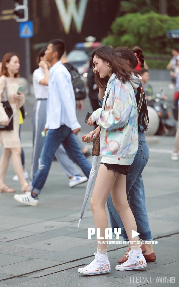 国内街拍 秋季街头连衣裙穿出好心情！