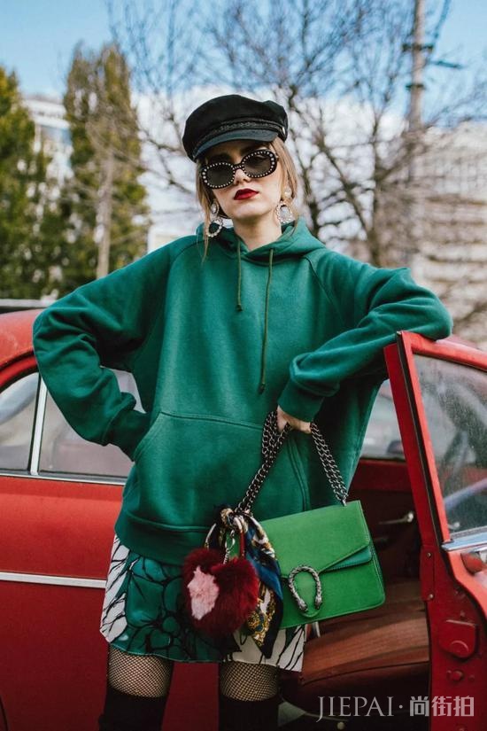 卫衣+裙子 秋天穿衣打扮的王炸组合！