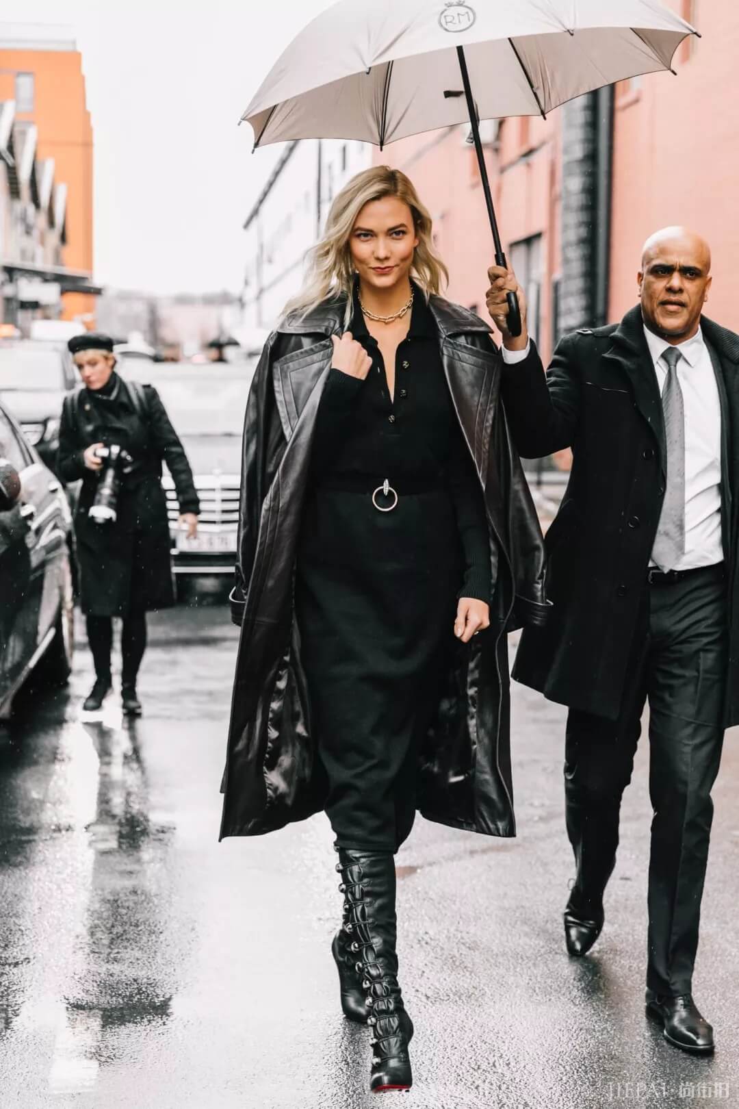 欧美街拍 潮人用皮衣支撑起整个秋天气场