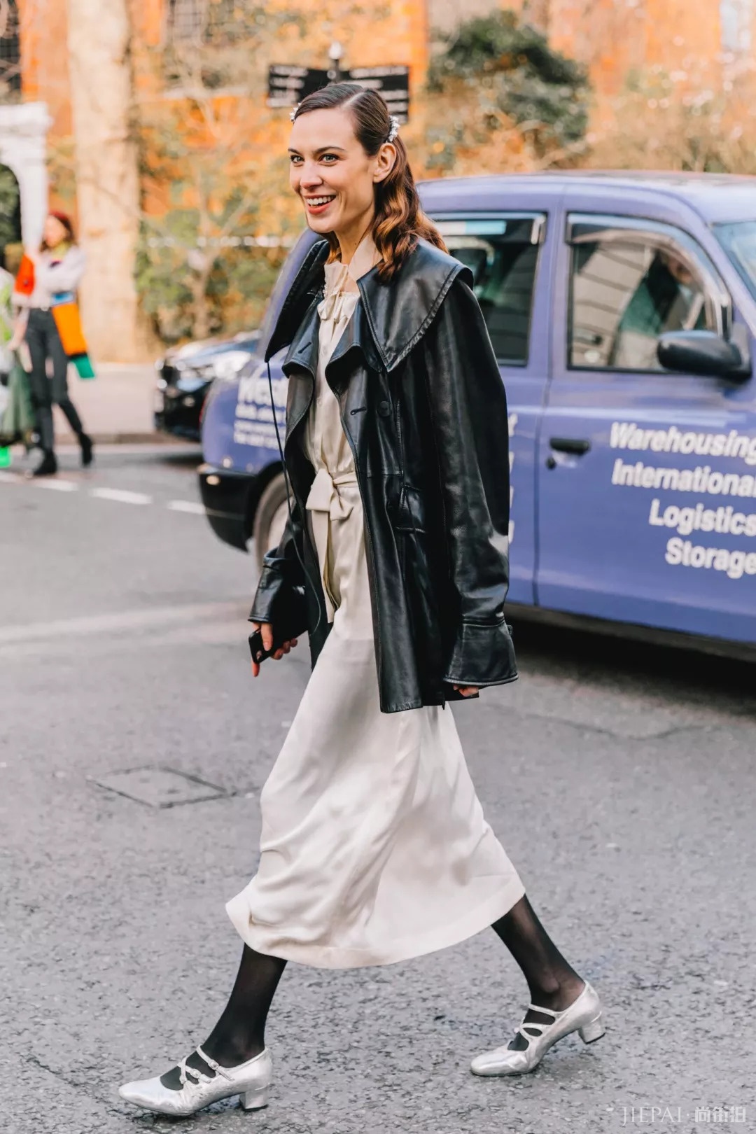 欧美街拍 潮人用皮衣支撑起整个秋天气场