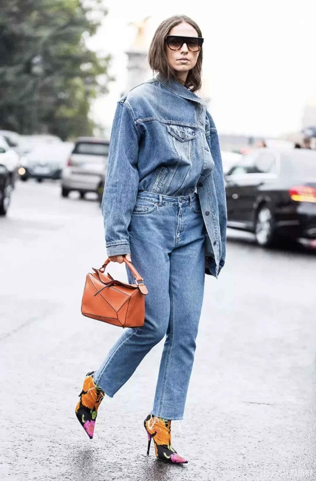 秋季必备的牛仔外套，若是这样穿可以美出新高度！