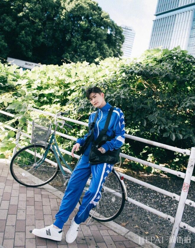 张翰分手后风格差太多 穿运动装清新帅气