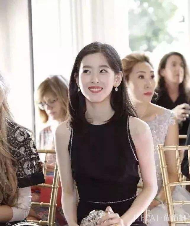 奶茶妹妹章泽天穿衣真的挺时尚,各种款式设计穿这个女生身上真美