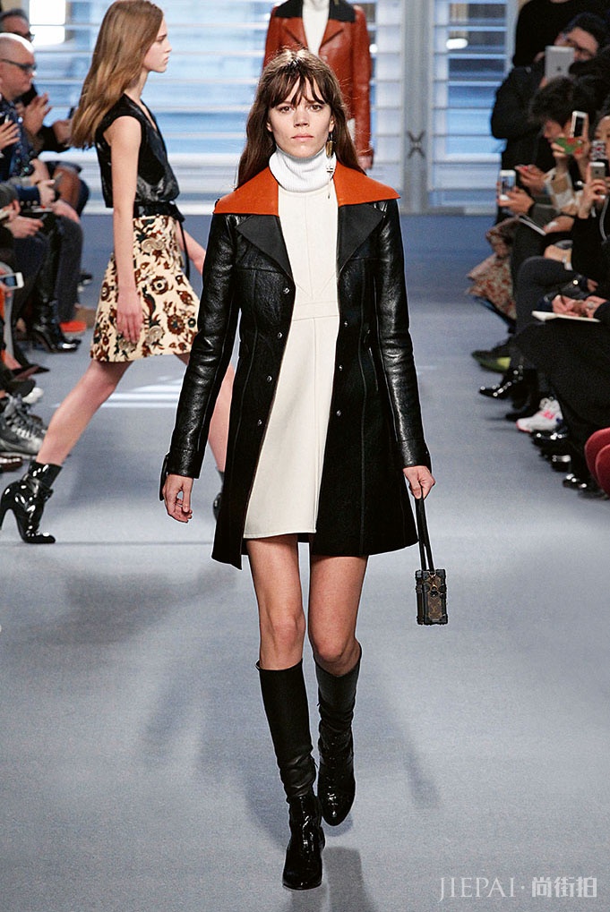 时尚迷必收藏的经典图片!Louis Vuitton推出《Catwalk 时装系列全集》