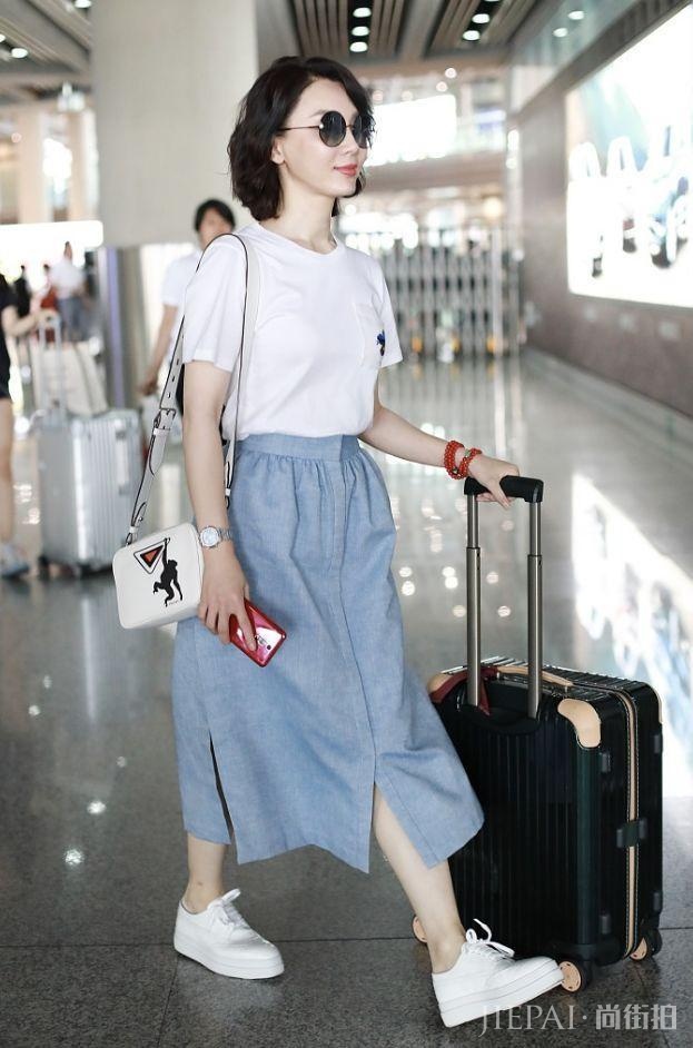 陈数身材真“魔性”，穿裙子腿很短，穿上裤子身材却很好！