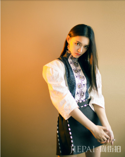 孙怡穿黑毛衣,郑秀妍都需要靠边站了!