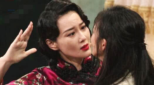 章子怡评价张馨予婚后首秀:生活中终于拨云见日