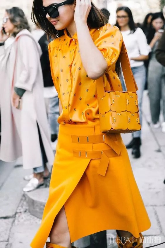 2018秋冬穿这个颜色，美成刘亦菲！！