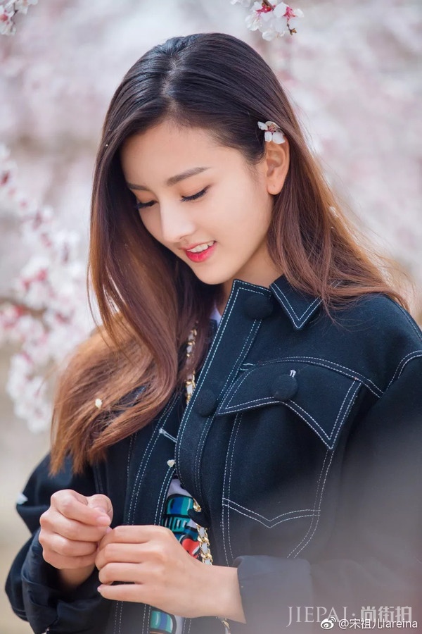 宋祖儿闭门不出 尴尬刘海整一下就好