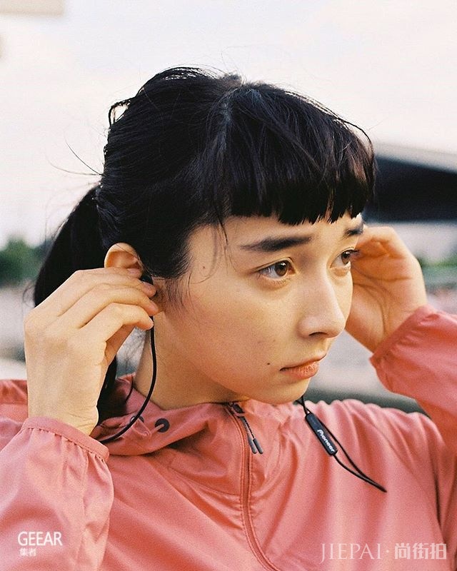 过目难忘的不完美脸孔：风格百变的日系模特偏爱黑色系酷帅穿搭！